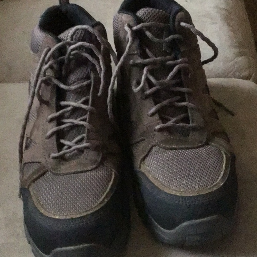 Women’s Carhartt boots. Worn to work 3 times.